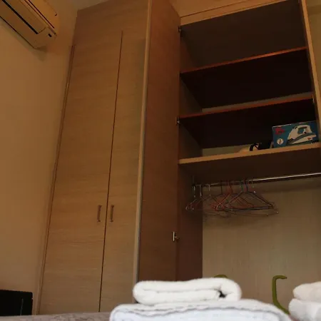 Downtown Ledras Apartament *